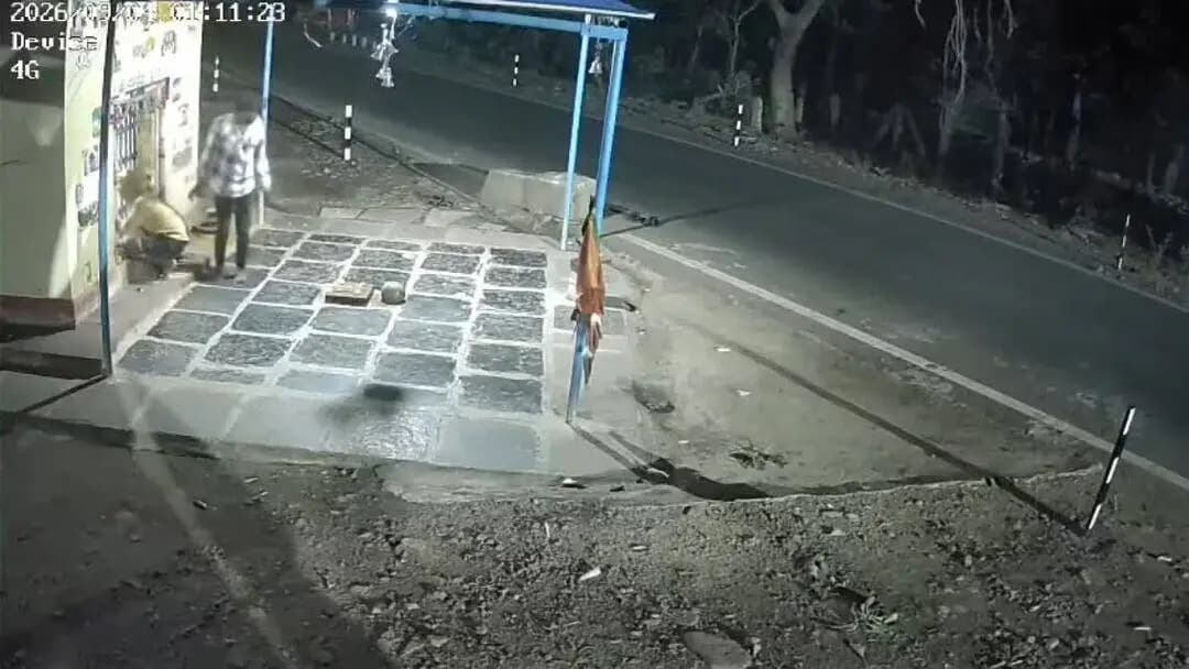 ರಾಯಬಾಗ: ಬ್ಯಾಕುಡ್ ಶಾಹೂಫಾರ್ಕ್ ಬೀರಪ್ಪ ಗುಡಿಯಲ್ಲಿ ಕಳ್ಳತನಕ್ಕೆ ಯತ್ನಿಸಿದ ಕಳ್ಳರು