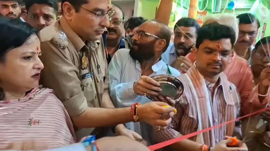 चंदौसी: चंदौसी में मेला गणेश चौथ का फीता काटकर किया गया शुभारंभ