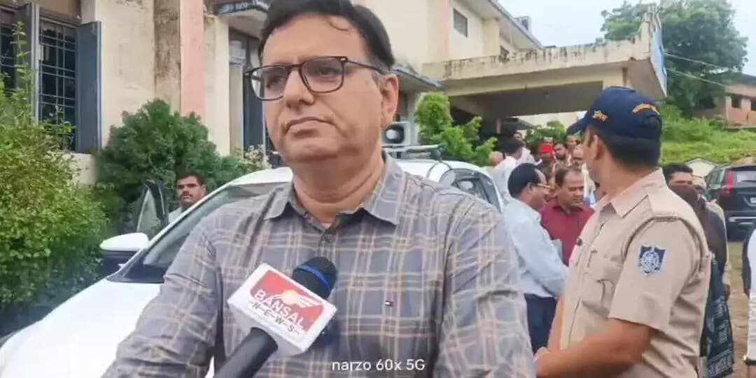 बल्देवगढ़: ग्रामीणों की गुहार के बाद कलेक्टर विवेक श्रोत्रिय ने लिया एक्शन, जल्द निर्माण कार्य का दिया आश्वासन