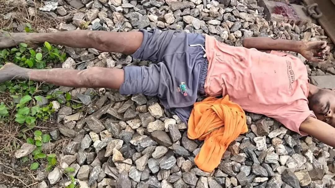 खरसिया: जामपाली गेट के पास रेलवे लाइन पर मिला युवक का शव, पुलिस पहचान में जुटी