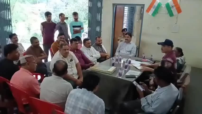 छपारा: छपारा थाना प्रांगण में शांति समिति की बैठक आयोजित की गई