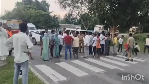 रायबरेली: हरचन्द्रपुर में हत्या से भड़का आक्रोश, शव वाहन को हाईवे पर खड़ा कर लगाया जाम, कार्रवाई की मांग पर अड़े स्वजन व ग्रामीण