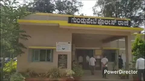 ಗುಂಡ್ಲುಪೇಟೆ: ಪಟ್ಟಣದಲ್ಲಿ ಅಕ್ರಮ ಪಡಿತರ ಸಾಗಾಟ; ವಾಹನ ಬಿಟ್ಟು ಆರೋಪಿ ಪರಾರಿ