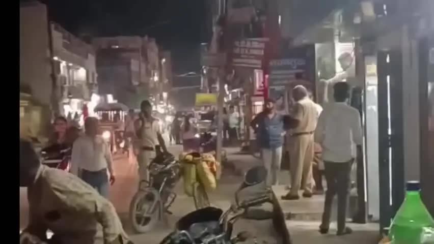 छपरा: छपरा के नगरपालिका चौक पर साइकिल से शराब ले जा रहे नाबालिग को पुलिस ने पकड़ा