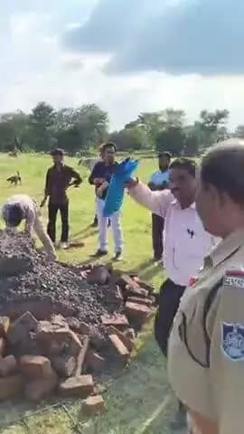 Prashasan dwara baba Sahab Beem rab Ambedkar ji ka Chabutra Thoda gya