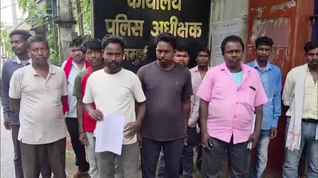 जमुई: मजदूरों पर दबाव बनाकर जबरन गवाही दिलाने का आरोप, पीड़ितों ने SP को आवेदन देकर न्याय की लगाई गुहार