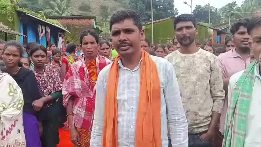 ରାୟଗଡା: କାଶୀପୁର ବ୍ଲକର କଣ୍ଟାମାଳ ଗ୍ରାମନିକଟରେ ଅସ୍ଥାୟୀ ପୋଲିସ କ୍ୟାମ୍ପକୁ ନେଇ ସ୍ଥାନୀୟ ଅଞ୍ଚଳରେ ବିରୋଧ କରି ସ୍ଥାନୀୟ ବାସିନ୍ଦାଙ୍କ ପ୍ରତିକ୍ରିୟା
