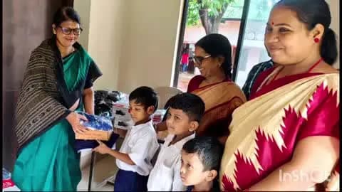 କଟକ ସଦର: କଟକ କମଳାକାନ୍ତ ବିଦ୍ୟାପୀଠରେ ନୂତନ ପୋଷାକ ବଣ୍ଟନ କାର୍ଯ୍ୟକ୍ରମ ଅନୁଷ୍ଠିତ