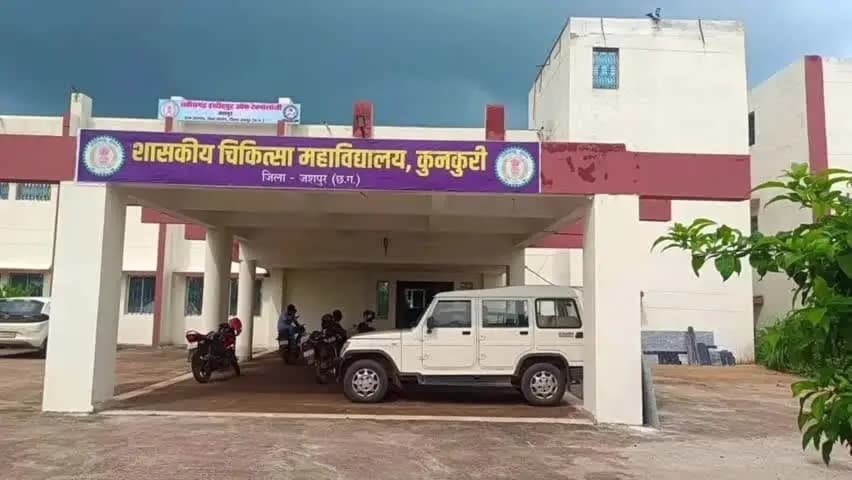 कुनकुरी: मेडिकल कॉलेज में MBBS की पढ़ाई शुरू, 41 विद्यार्थियों ने लिया प्रवेश; चराईडांड में बनेगा 359 करोड़ का स्थायी भवन