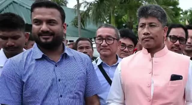 ডিফু: ডংকামোকামস্থিত তুলিৰাম ৰংহাঙৰ বাসগৃহত উপস্থিত হৈ মৃতকৰ আত্মাৰ সদগতি কামনা কৰে মন্ত্ৰীয়ে