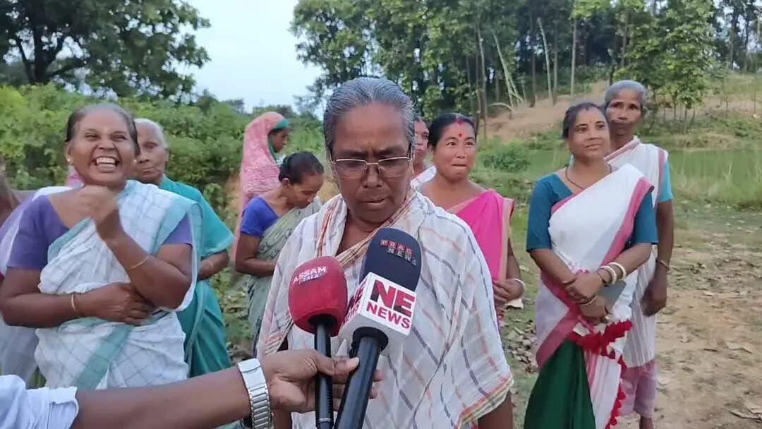 বিলাসীপাৰা ভাগ: বিলাসীপাৰা টোকৰাবান্দা মন্দিৰ মাটিত কাষত উচ্ছেদিত পৰিয়ালৰ সংস্থাপন কৰাকলৈ স্হানীয় ৰাইজৰ প্ৰতিক্ৰিয়া।