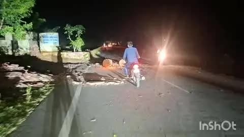 सरमथुरा: धरने की आड़ में असामाजिक तत्वों ने किया पथराव, हाईवे को जाम करने की कोशिश में पुलिस वाहनों को बनाया निशाना