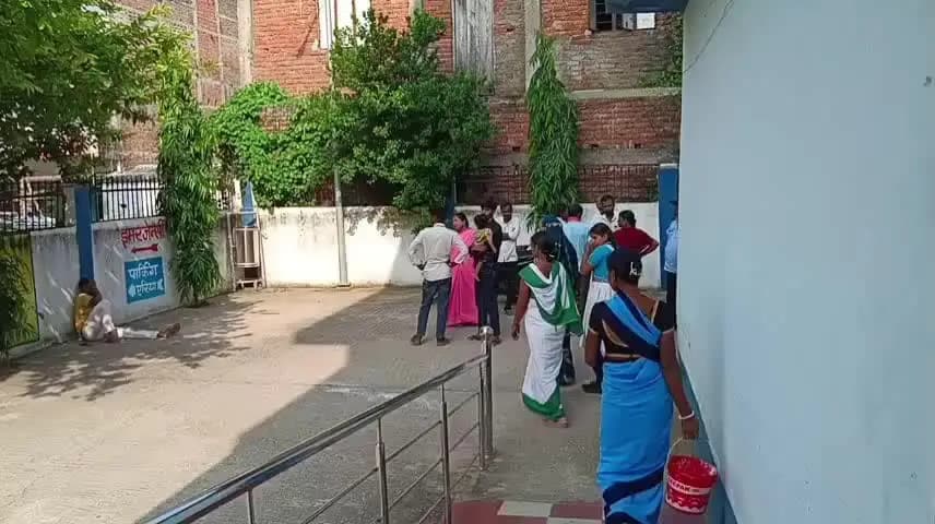 नोखा: गोपालपुर गांव के पास बाइक से गिरकर एक महिला की मौत
