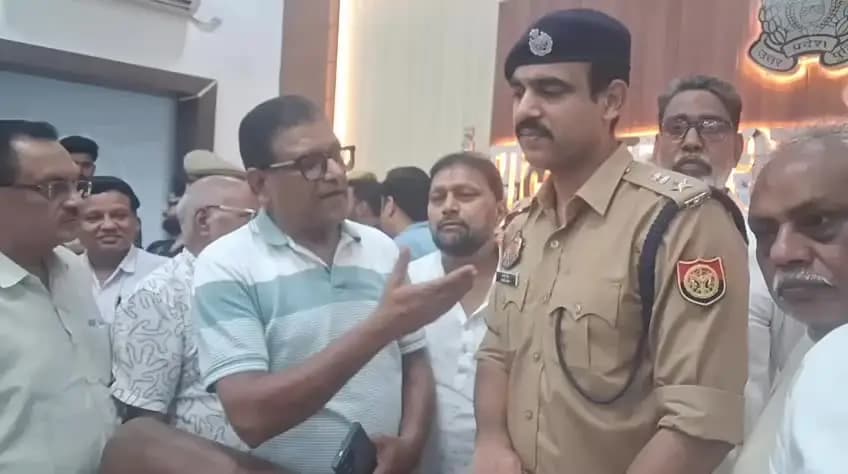 आज डीसीपी नगर सागर जैन कआज डीसीपी नगर सागर जैन की अध्यक्षता मे मय भारी पुलिस अमला व्यापारीयों की समस्याओं के समाधान के