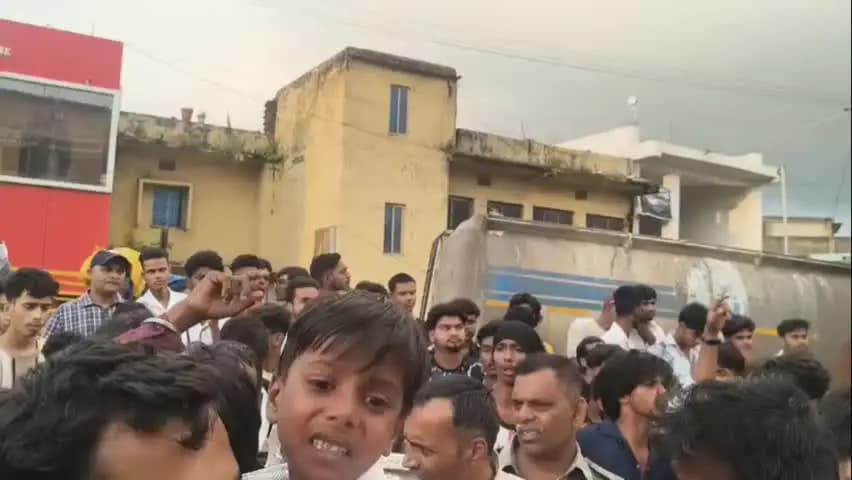 बूरमू: ट्रक की चपेट में आए दो छात्र, एक की मौत, दूसरा घायल
हर्षित हॉस्पिटल पर इलाज से इंकार का आरोप