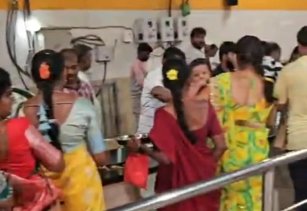 సంగారెడ్డి: సంగారెడ్డి శ్రీ వైకుంఠపురం ఆలయంలో ఘనంగా అన్నప్రసాద వితరణ