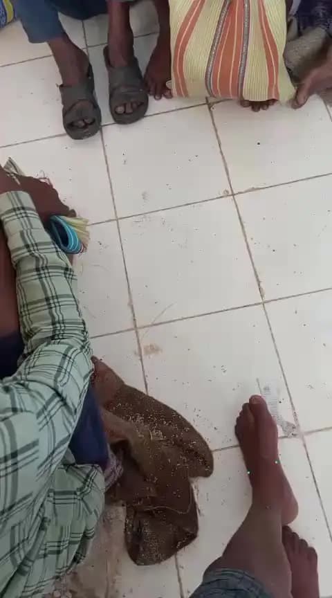 ग्राम पंचायत नमना में।राशन दुकान संचालक शराब पीकर राशन वितरण करने आता है और कभी कभी ग्राहको से दुर्व्यवहार पुर्ण से बात