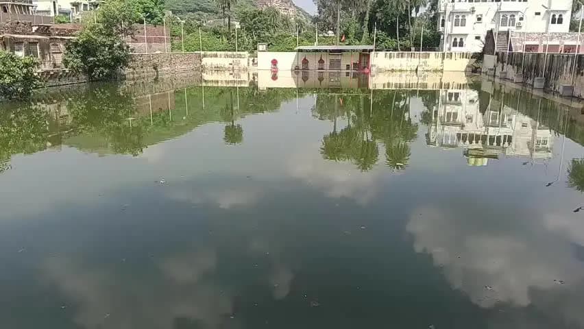 बूंदी: बाल चंद पाड़ा क्षेत्र के बोहरा कुंड पर गंदगी के ढेर लगे हुए हैं