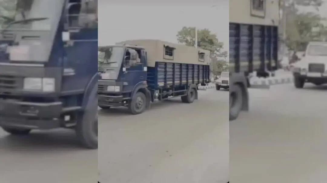 ಗುಂಡ್ಲುಪೇಟೆ: ಗೌರಿ ಗಣೇಶ ಹಬ್ಬ ಹಿನ್ನೆಲೆ ಪಟ್ಟಣದಲ್ಲಿ ಪೊಲೀಸರಿಂದ ಪಥ ಸಂಚಲನ