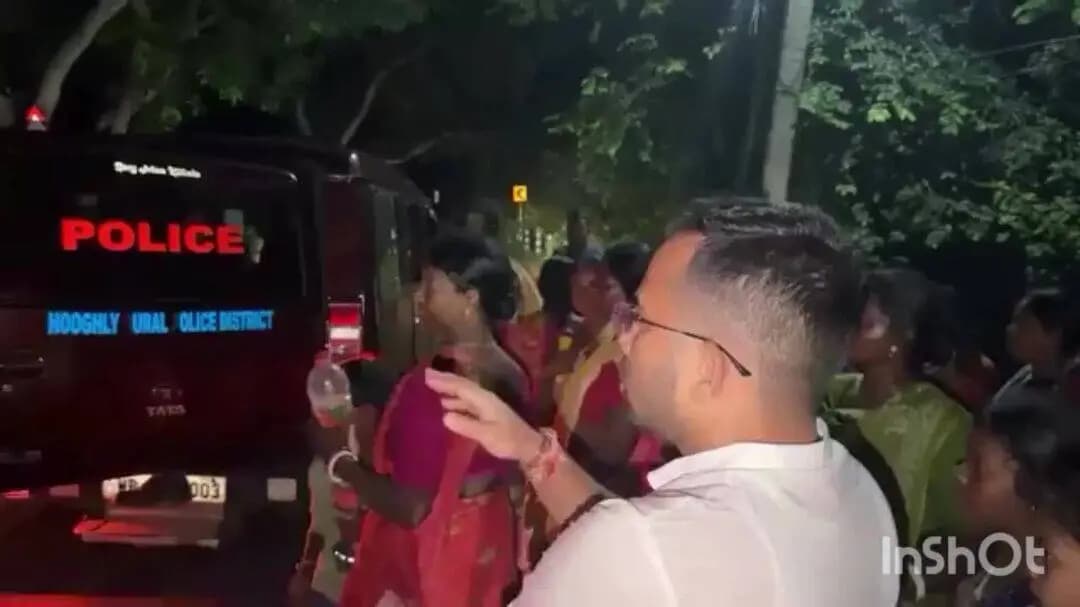 তারকেশ্বর: তারকেশ্বরে চোলাইয়ের ঠেক ভাঙতে পথে মহিলারা, খবর পেয়ে ছুটে বিধায়ক সন্তু পান