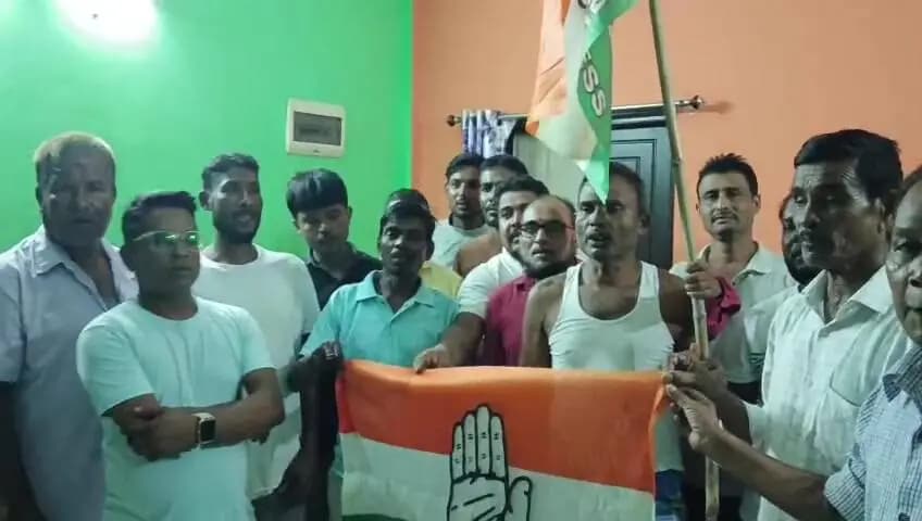 মাটিয়ালি: মাটিয়ালীতে ১৪ পরিবার ও ৫০ ভোটার তৃণমূল ছেড়ে কংগ্রেসে যোগদান