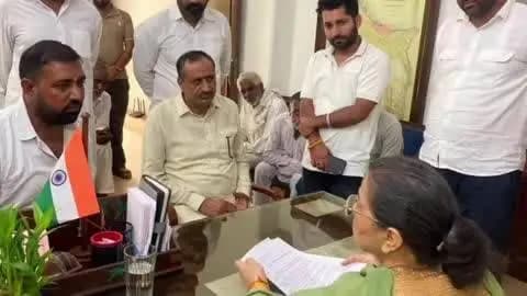 पंचकूला: रामपुर ठडियो में माइनिंग के विरोध में किसानों ने कालका विधायक शक्ति रानी शर्मा से लगाई गुहार