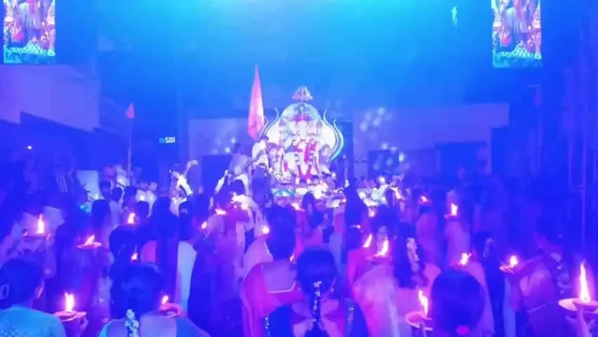 ఎమ్మిగనూరు: ఎమ్మిగనూరు శరఫ్ బజార్లో మినీ వినాయక మండలి ఆధ్వర్యంలో వేడుకలు, దీపాలతో వినాయకుడికి స్వాగతం