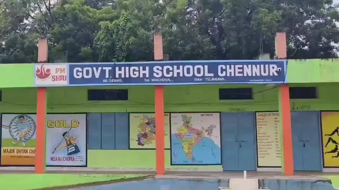 చెన్నూరు: ప్రభుత్వ ఉన్నత పాఠశాల ప్రాంగణంలో చెన్నూరు వాకర్స్ క్లబ్ 'చేయూత' ఆధ్వర్యంలో ప్రత్యేక రక్తదాన శిబిరం