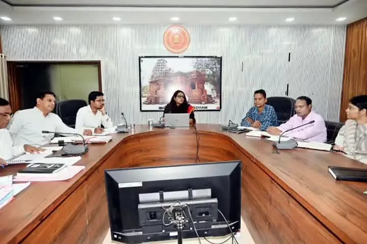 कवर्धा: एग्रीस्टेक में शत-प्रतिशत किसानों का पंजीयन कराने के लिए कलेक्टर तुलिका प्रजापति ने अधिकारियों को दिए निर्देश