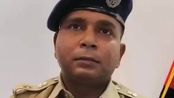 डुमरा: सीतामढ़ी पुलिस ने 24 घंटे में 22 अभियुक्त गिरफ्तार किए, गांजा, शराब और हथियार भी बरामद