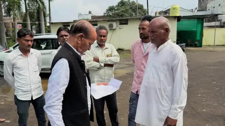जीरापुर: विधायक हजारीलाल दांजी ने कार्यालय में विधानसभा क्षेत्रवासियों की समस्याएं सुनी, निराकरण के निर्देश दिए