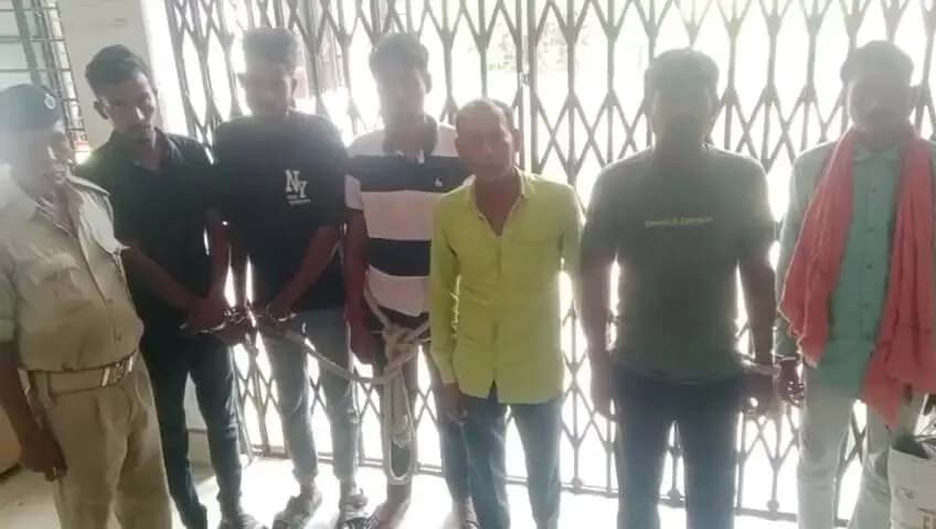 पुपरी: पुपरी मध निषेध थाना पुलिस ने भिट्ठा मोर चेक पोस्ट पर नशापान कर जा रहे 6 व्यक्तियों को किया गिरफ्तार