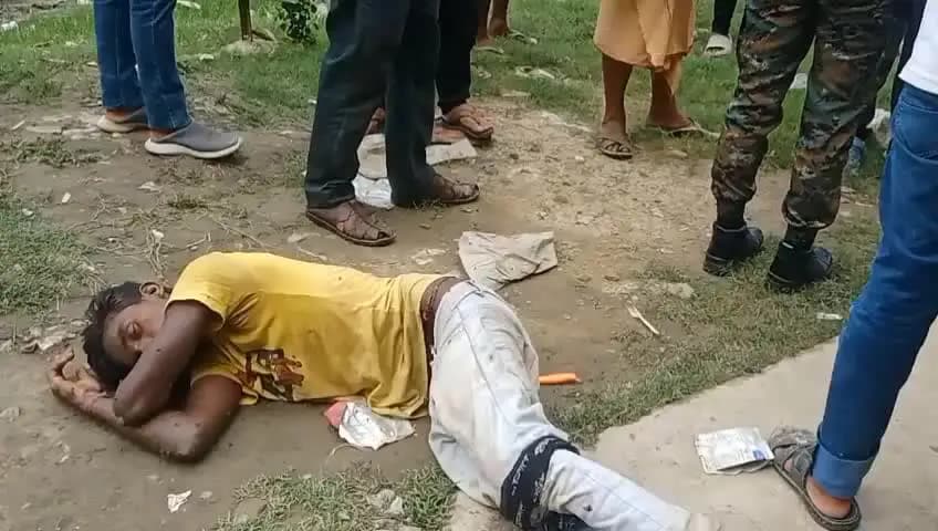 दरभंगा: दरभंगा में पिकअप से सामान चोरी करते एक चोर पकड़ा गया, डायल 112 पुलिस मौके पर पहुंची