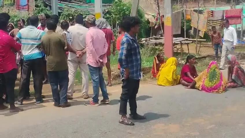 ସାନାଖେମୁଣ୍ଡି: ଗଞ୍ଜାମରେ 6 ବର୍ଷର ଝିଅ ଉପରେ ବସ ଚଢ଼ି ମୃତ୍ୟୁ, ଗ୍ରାମ ବାସୀର ରାସ୍ତା ବନ୍ଦ