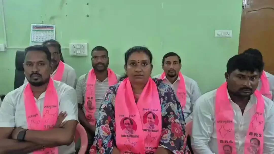 జగిత్యాల: ఈ కాంగ్రెస్ ప్రభుత్వానికి *దోచుకోవడం దాచుకోవడం తప్ప ఏమీ తెలియదు : మాజీ జడ్పీ చైర్ పర్సన్ దావ వసంత