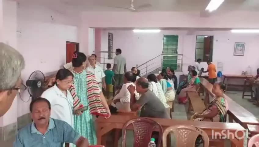 চুঁচুড়া-মগরা: চুঁচুড়ার প্রণব কন্যা সংঘের পক্ষ থেকে চক্ষু পরীক্ষা শিবিরের আয়োজন করা হয়েছিল