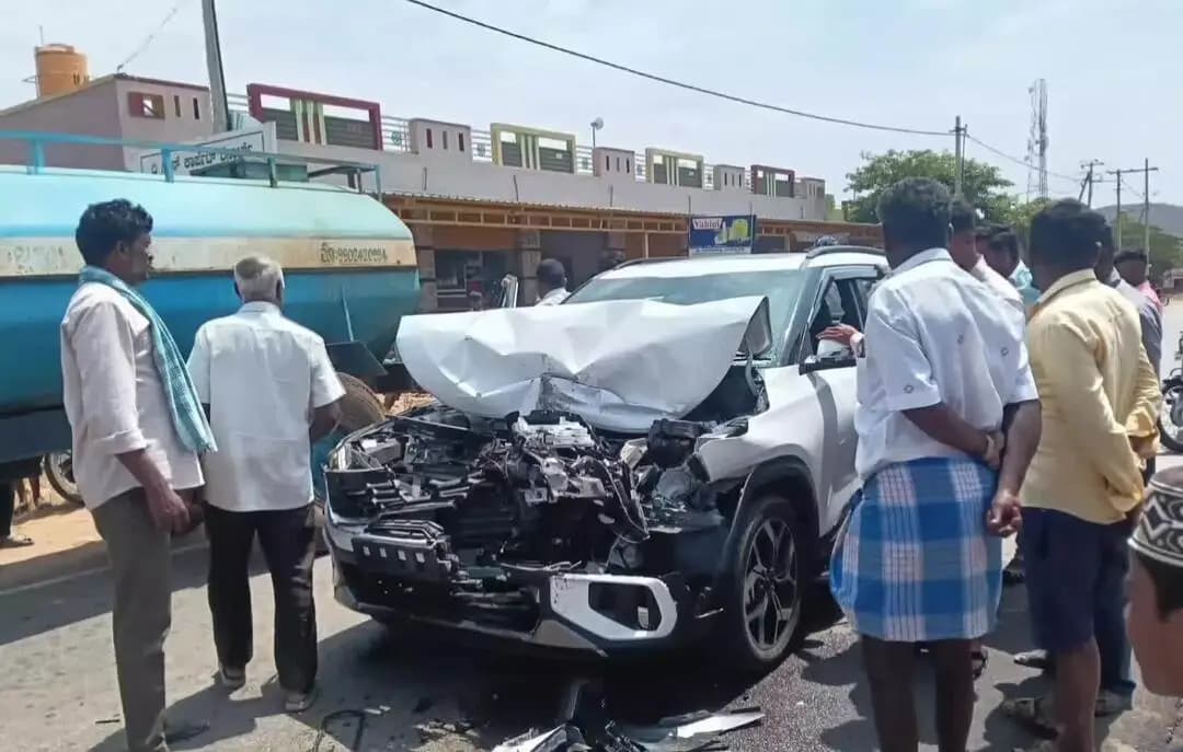 ಹನೂರು: ಮಹದೇಶ್ವರ ಬೆಟ್ಟದಿಂದ ಮರಳುತ್ತಿದ್ದ ಭಕ್ತರ ಕಾರು ಅಪಘಾತ