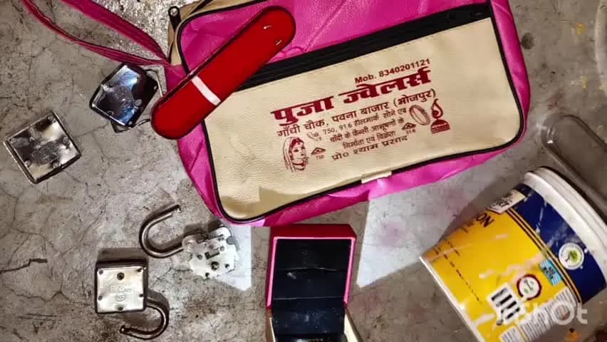 चरपोखरी: अमोरजा बाजार में रात के अंधेरे में हुई बड़ी चोरी, चोरों ने 2.90 लाख का सामान ले उड़ा