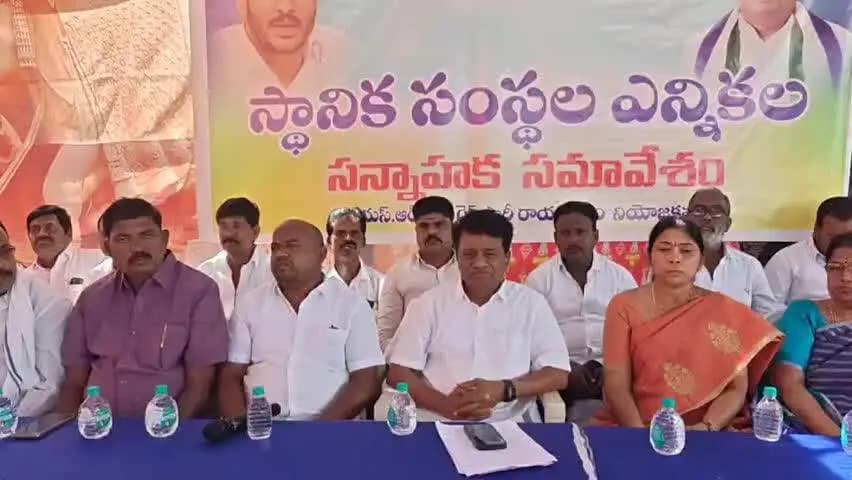 రాయదుర్గం: స్థానిక ఎన్నికల్లో గెలుపే లక్ష్యంగా పని చేయాలి : వైసిపి నియోజకవర్గ సమన్వయకర్త మెట్టు గోవిందరెడ్డి