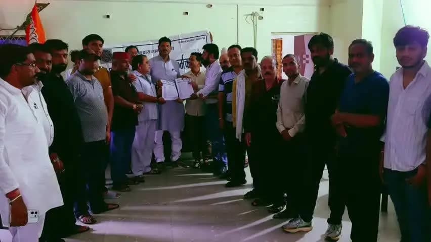 राजगढ़: म.प्र लिपिक वर्गीय शासकीय कर्मचारी संघ शाखा जिला राजगढ़ के द्वारा अपनी 2 सूत्रीय माँग के संबंध में विधायक अमर सिंह यादव