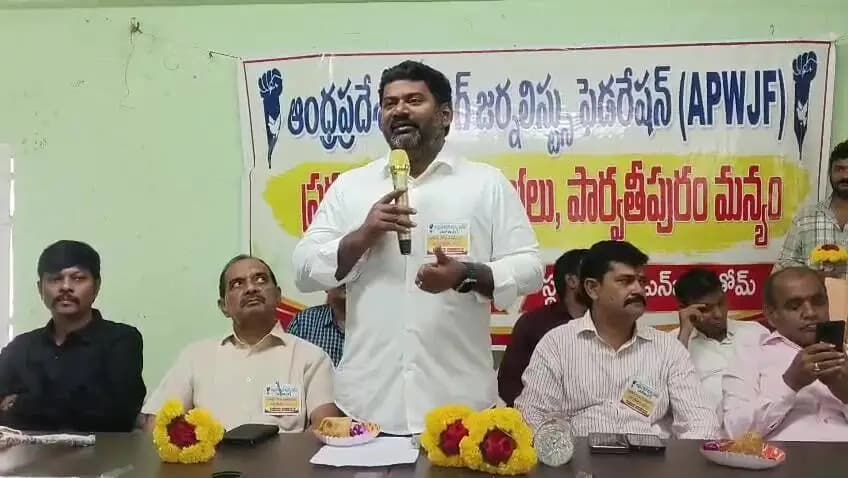 పార్వతీపురం: జర్నలిస్టుల సంక్షేమానికి కట్టుబడి ఉన్నాం: ఎమ్మెల్యే బోనెల విజయచంద్ర