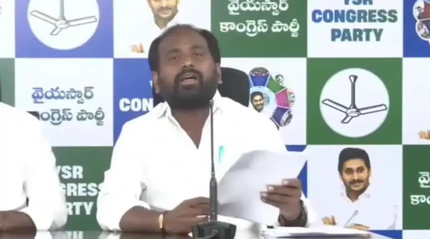 మంగళగిరి: ఇష్టం వచ్చినవారికి ప్రభుత్వ ఉద్యోగాలు అమ్ముకున్నారు: వైసీపీ విద్యార్థి విభాగం రాష్ట్ర అధ్యక్షులు పానుగంటి చైతన్య