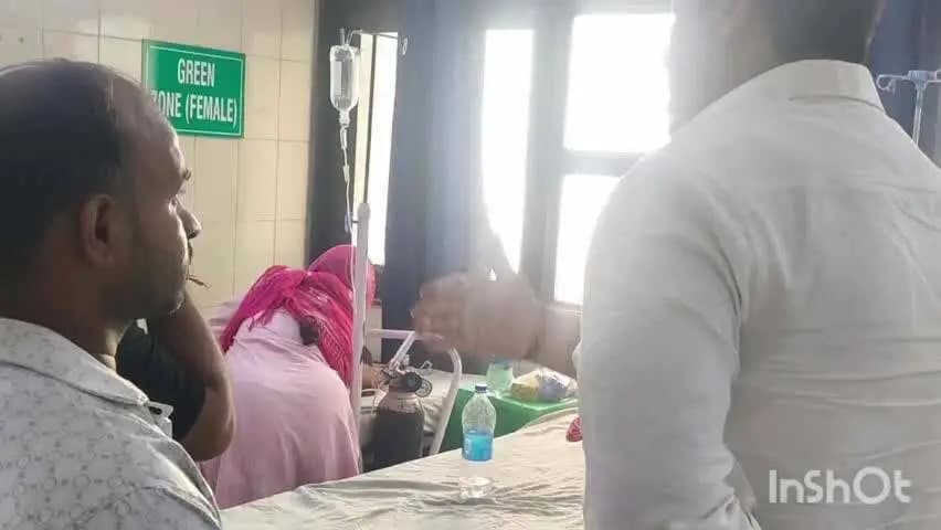 स्वरूप नगर गोदाम अग्निकांड: घायलों से मिलने अस्पताल पहुंचे पार्षद जोगिन्दर बंटी राणा