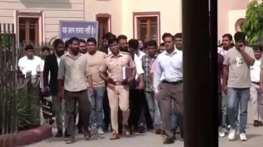 सत्य निकेतन बिल्डिंग हादसे: गिरफ्तार 2 आरोपियों को कोर्ट ने 12 दिन की न्यायिक हिरासत में भेजा