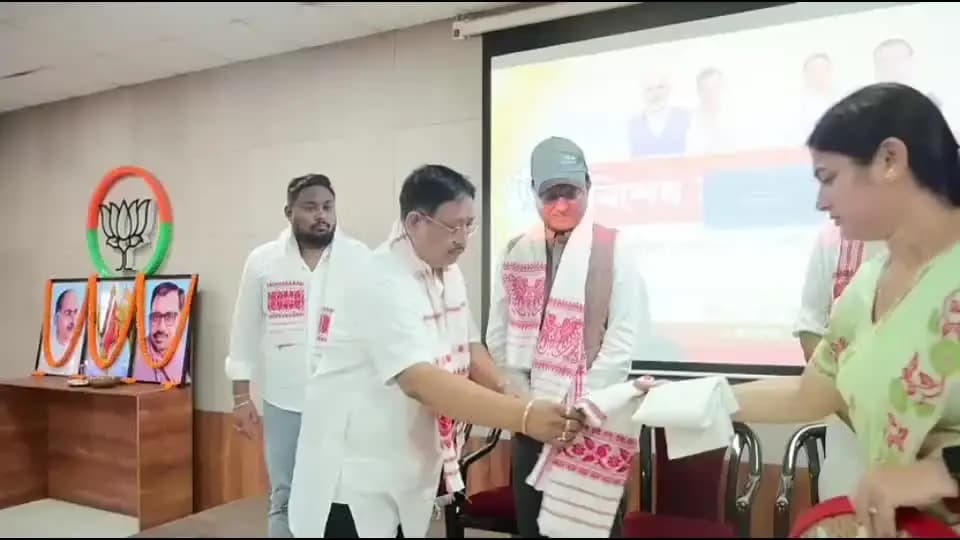 নগাঁও: নগাঁও জিলা বিজেপিৰ কাৰ্যালয় দেৱাশীষ শৰ্মাক উষ্ম আদৰণি,বিশেষ সাংগঠনিক সভাত উপস্থিত থাকে উপ-নিৰ্বাচনৰ প্ৰাৰ্থীগৰাকী