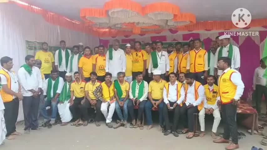 ವಿಜಯಪುರ: ನಗರದಲ್ಲಿ ರೈತರ ಪ್ರತಿಭಟನಾ ಸ್ಥಳಕ್ಕೆ ಭೇಟಿ ನೀಡಿದ ಕೆಆರ್ಎಸ್ ರಾಜ್ಯಾಧ್ಯಕ್ಷ ರವಿಕೃಷ್ಣಾರೆಡ್ಡಿ