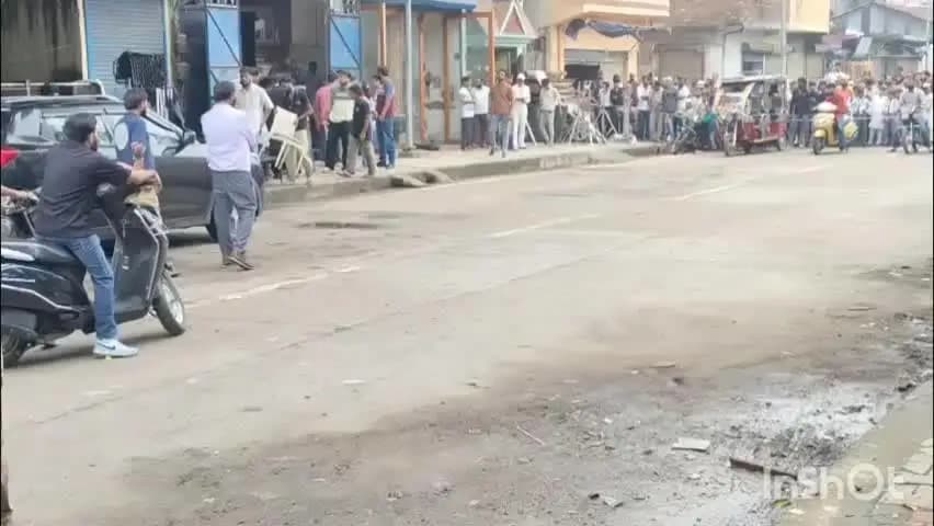सहारनपुर: ईदगाह रोड पर वुड क्राफ्टिंग पर आधारित वेब सीरीज की शूटिंग देखने उमड़ी भीड़, दो दिन से चल रही है शूटिंग