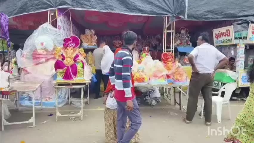 મહેસાણા શહેર: મહેસાણા ગણેશ ચતુર્થી નો તહેવાર માં ગણતરીના દિવસો બાકી રહ્યા છે. મહેસાણામાં ગણપતિ દાદા નો માહોલ જામ્યો