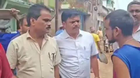 डोमचांच: डोमचांच के शिवसागर रोड पर नगर अध्यक्ष व उपाध्यक्ष ने नाली निर्माण का निरीक्षण किया