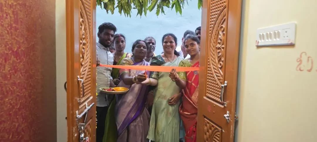 నారాయణపేట్: మక్తల్లో ఇందిరమ్మ ఇంటి గృహప్రవేశంలో పాల్గొన్న మంత్రి సతీమణి వాకిటి లలిత